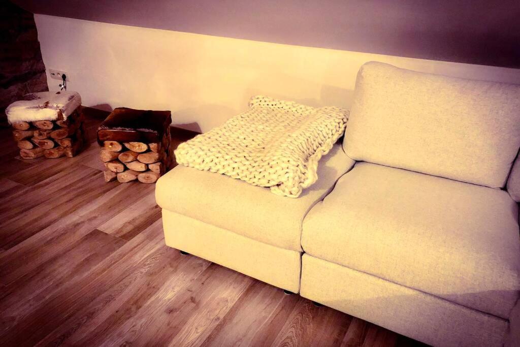 Le Grenier De Charlotte Apartment Libin Екстериор снимка